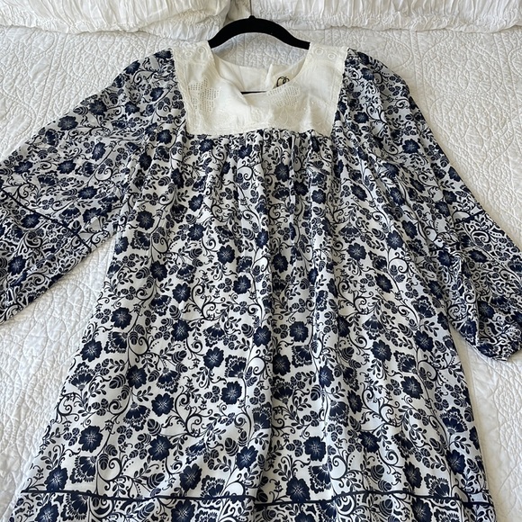 Anthropologie Dresses & Skirts - Anthropologie navy sleeve dress